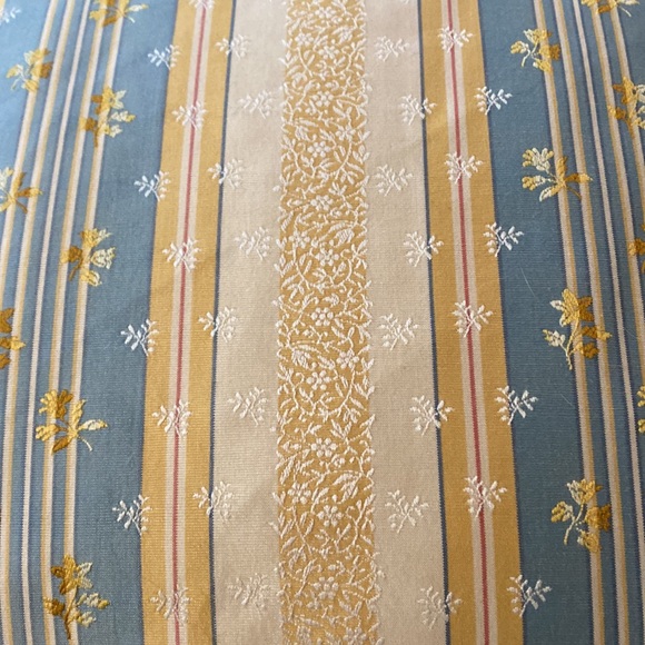 Pierre Deux maintenon blue fabric custom made pillows (2) - Picture 3 of 7